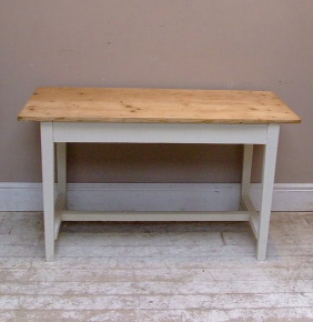 SMALL FRENCH RUSTIC SIDE TABLE